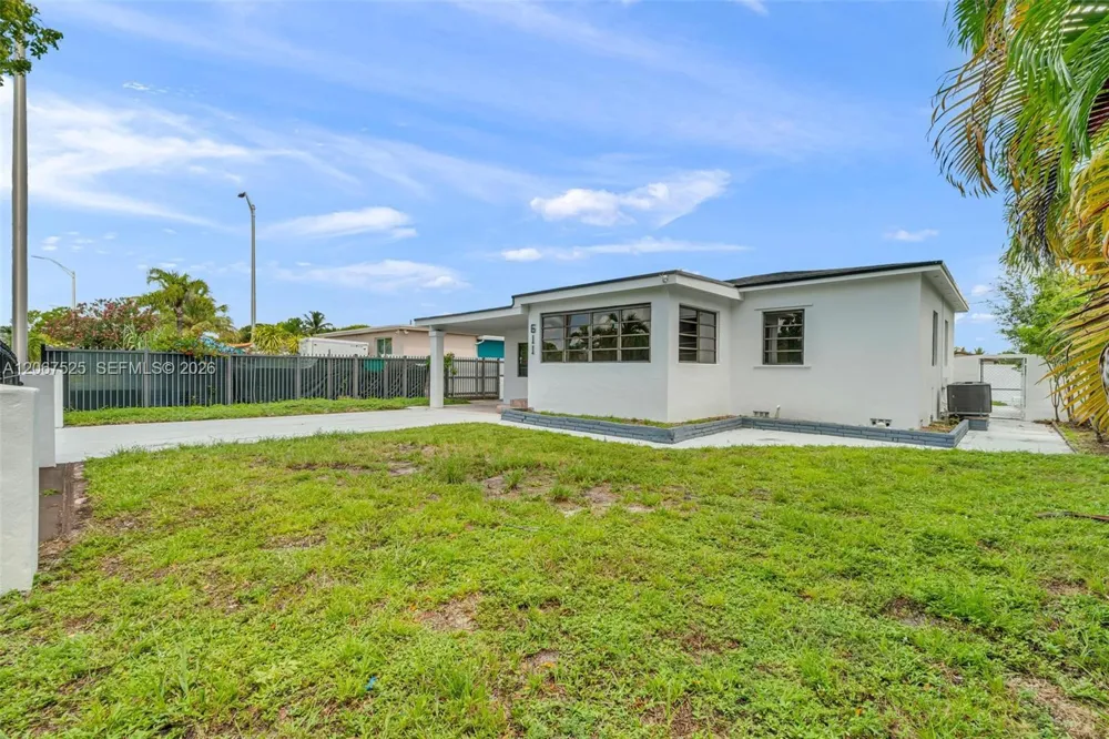 611 SE 4th St Hialeah, FL 33010