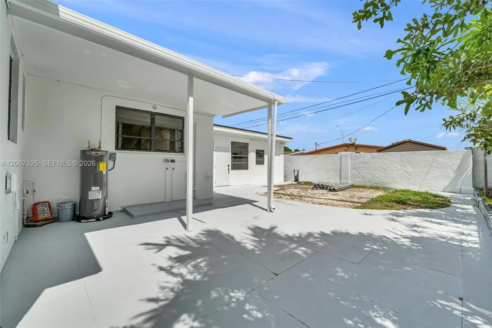 611 SE 4th St Hialeah, FL 33010