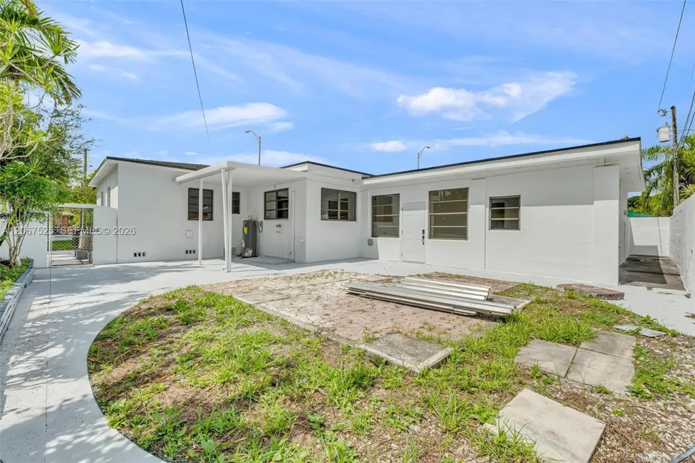 611 SE 4th St Hialeah, FL 33010
