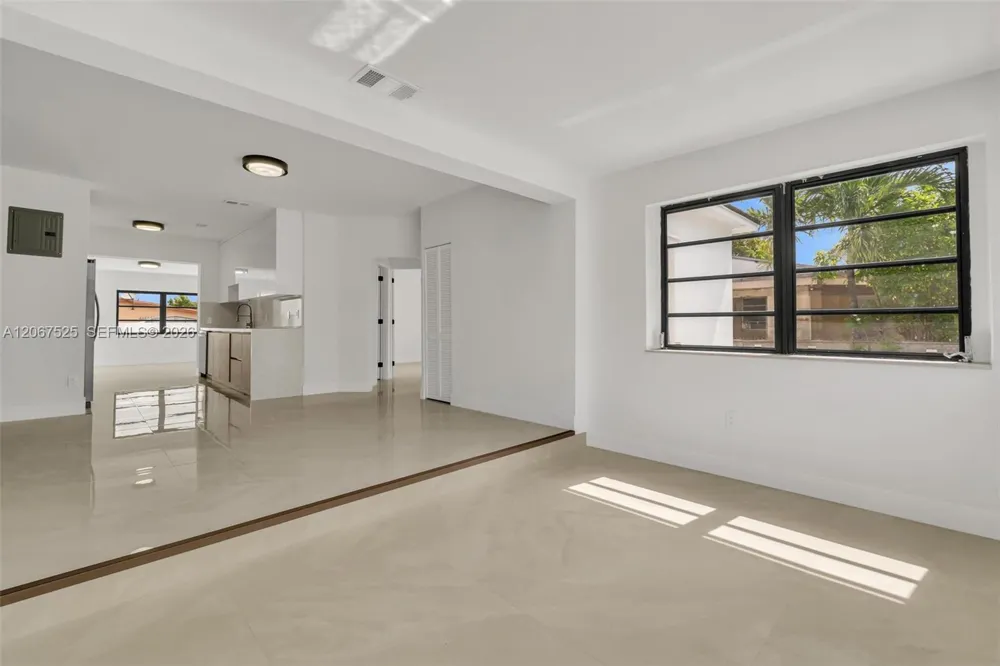 611 SE 4th St Hialeah, FL 33010