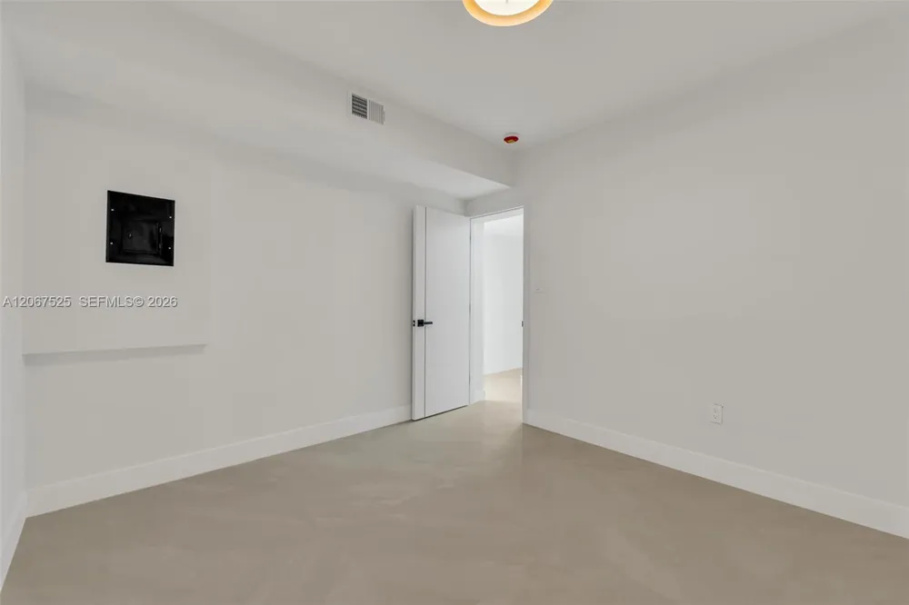 611 SE 4th St Hialeah, FL 33010