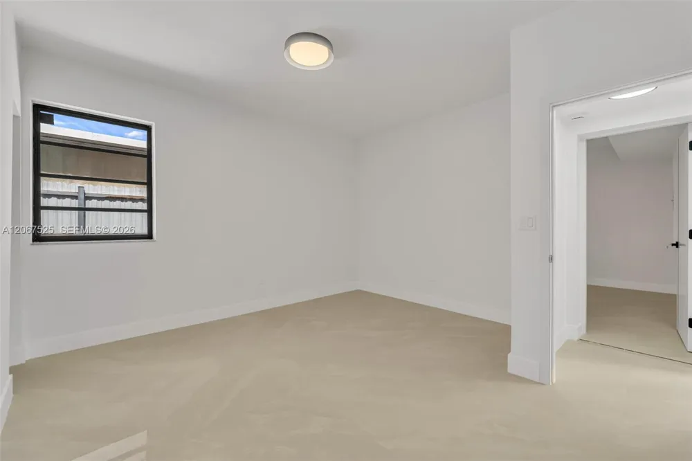 611 SE 4th St Hialeah, FL 33010