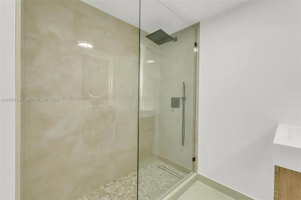 611 SE 4th St Hialeah, FL 33010