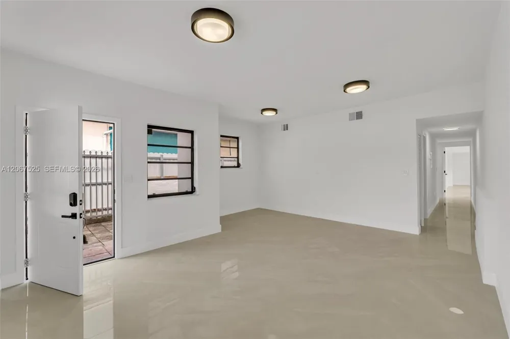 611 SE 4th St Hialeah, FL 33010
