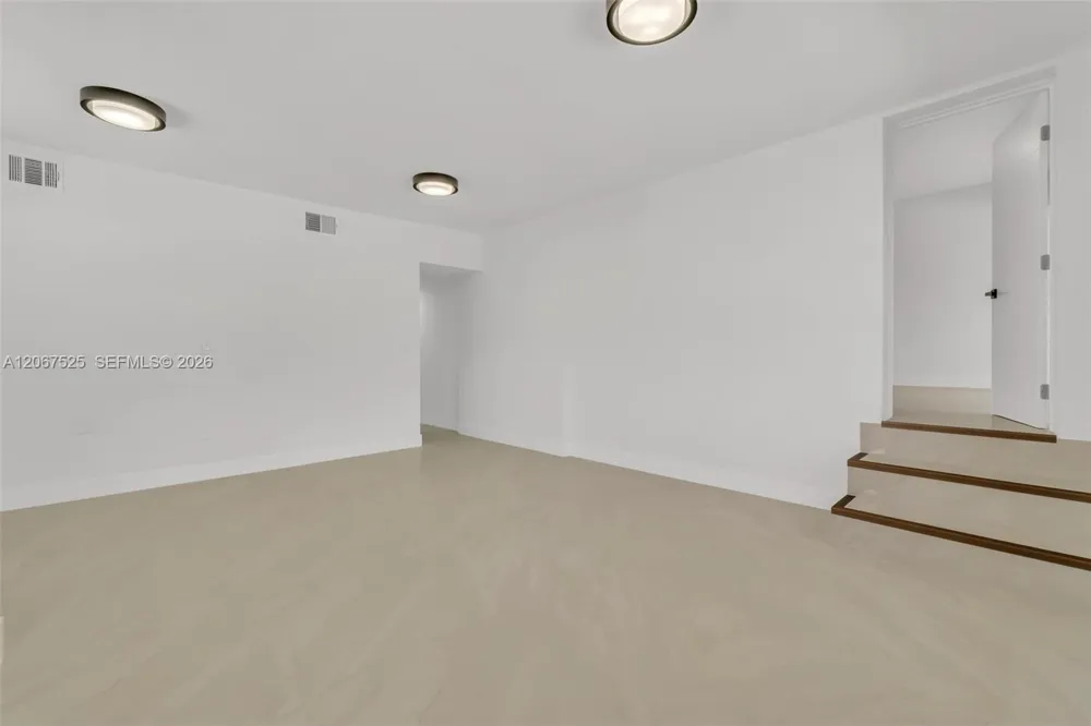 611 SE 4th St Hialeah, FL 33010