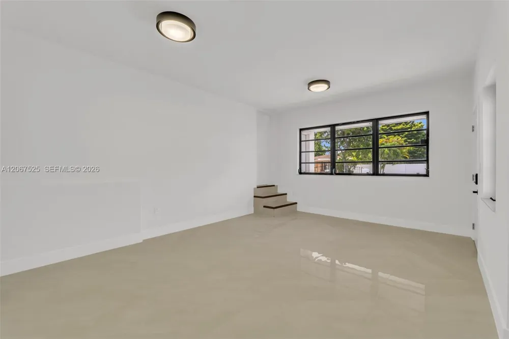 611 SE 4th St Hialeah, FL 33010