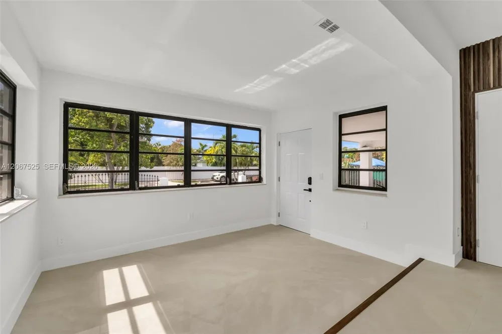611 SE 4th St Hialeah, FL 33010