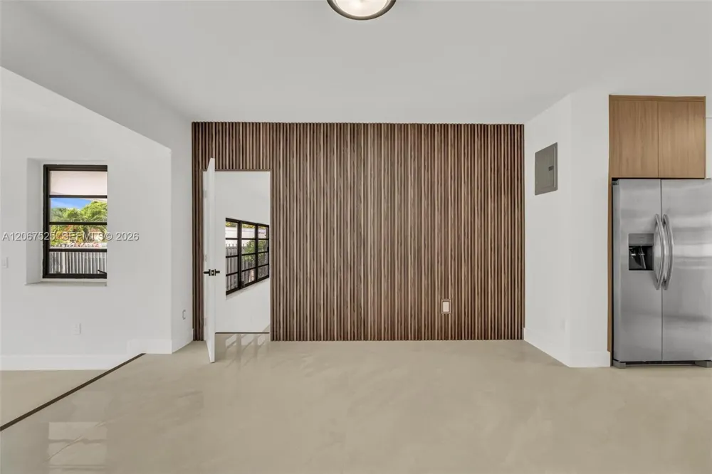 611 SE 4th St Hialeah, FL 33010