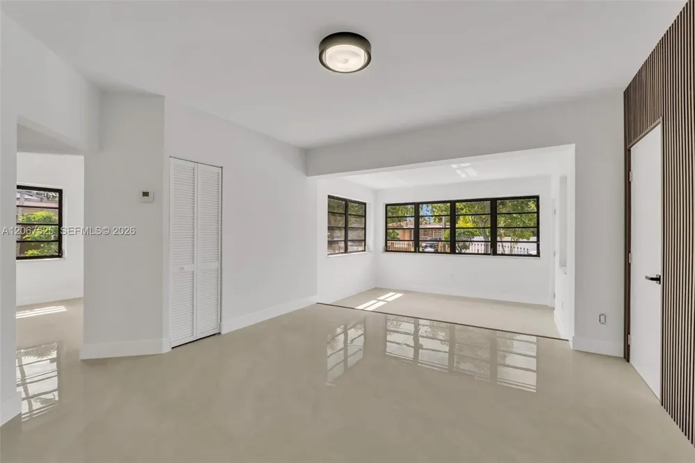 611 SE 4th St Hialeah, FL 33010