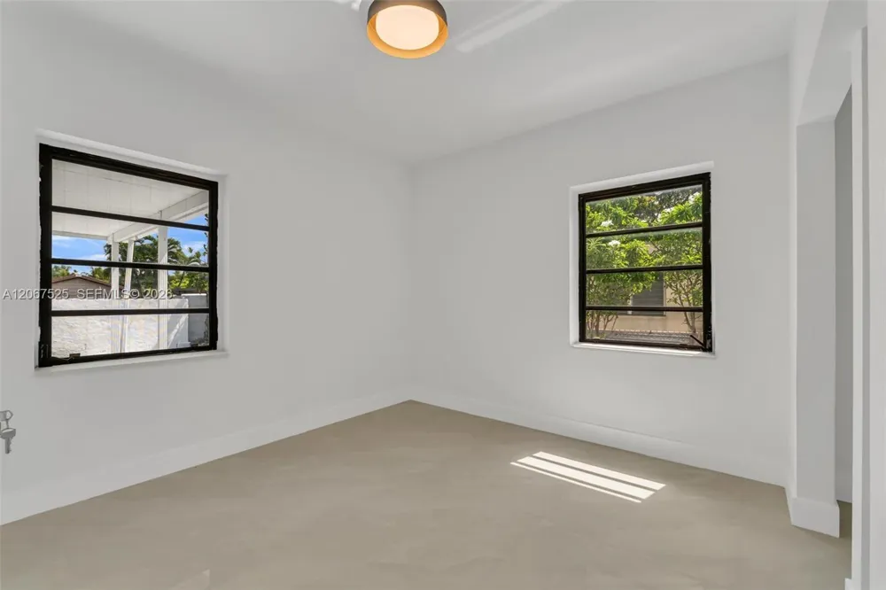 611 SE 4th St Hialeah, FL 33010