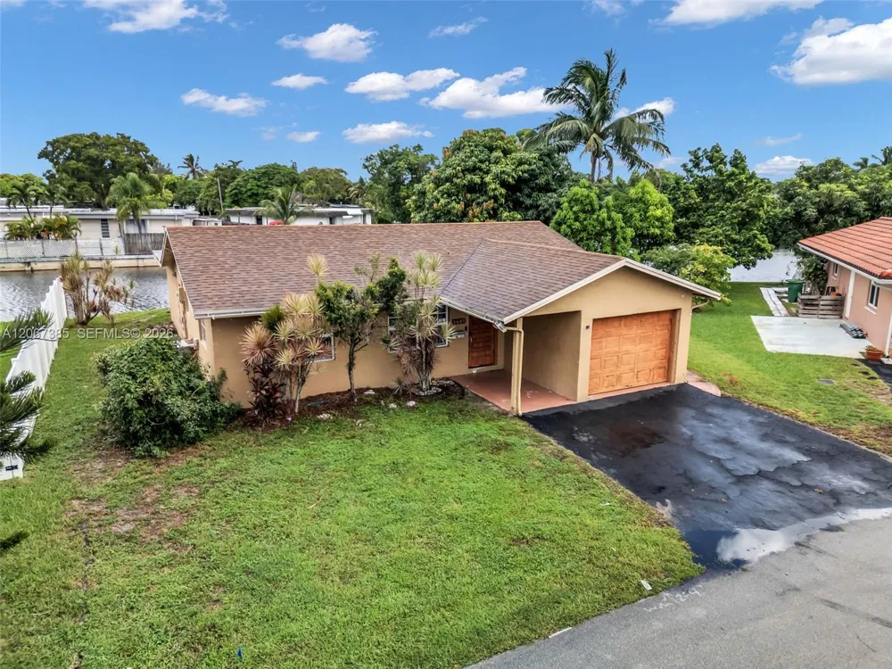 6605 NW 77th St Tamarac, FL 33321