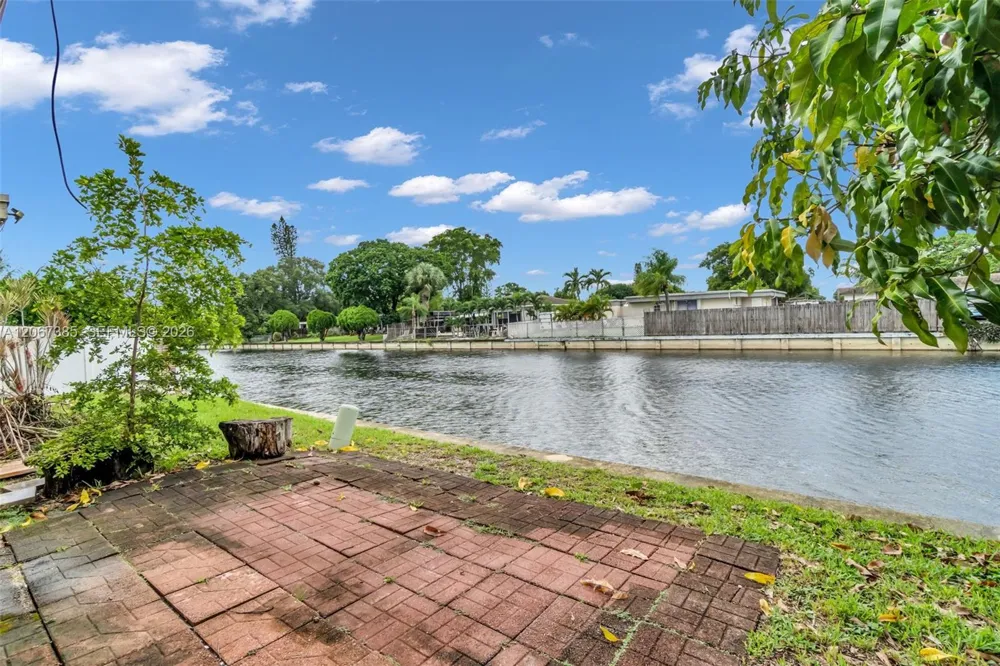 6605 NW 77th St Tamarac, FL 33321
