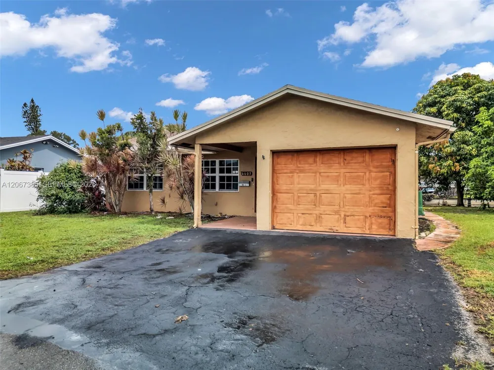 6605 NW 77th St Tamarac, FL 33321
