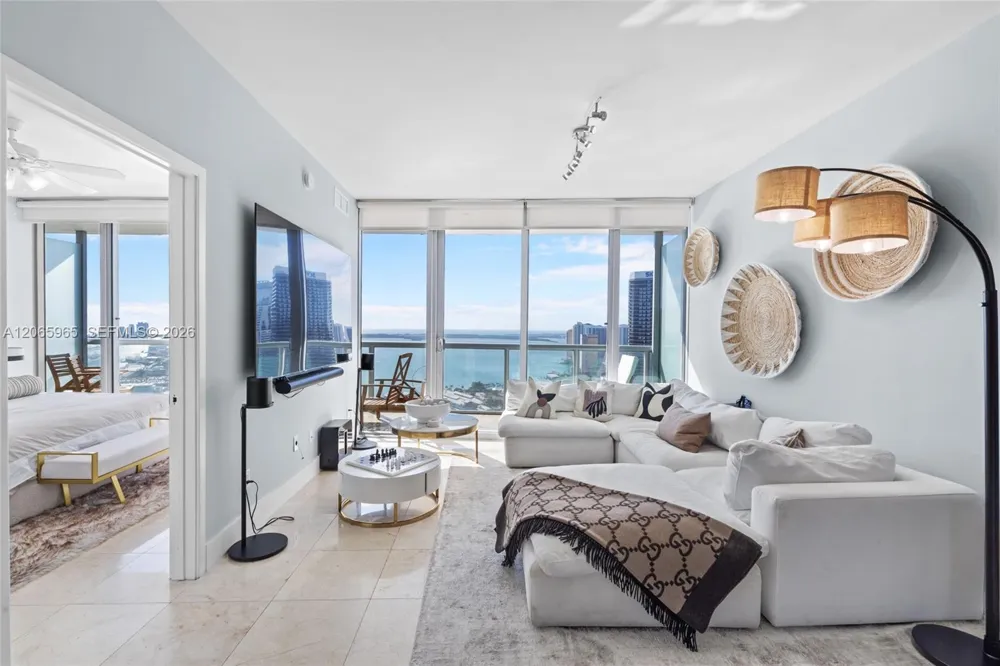 888 Biscayne Blvd #4203 Miami, FL 33132