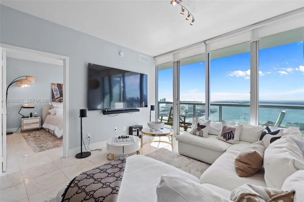 888 Biscayne Blvd #4203 Miami, FL 33132