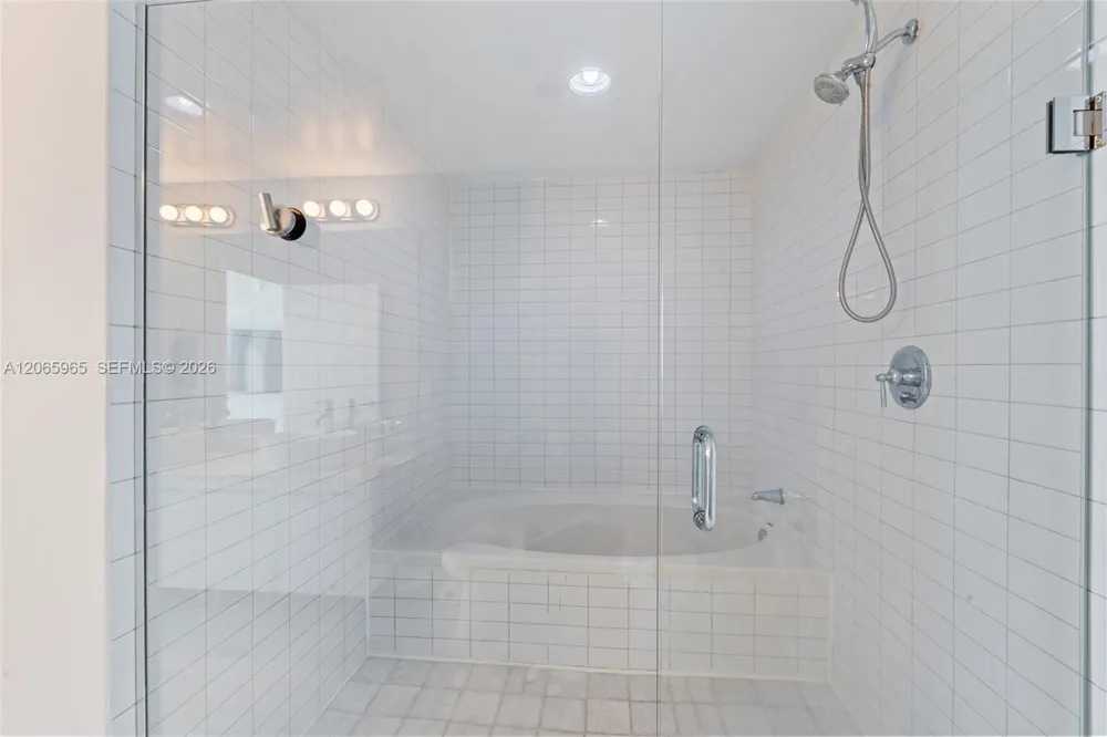 888 Biscayne Blvd #4203 Miami, FL 33132