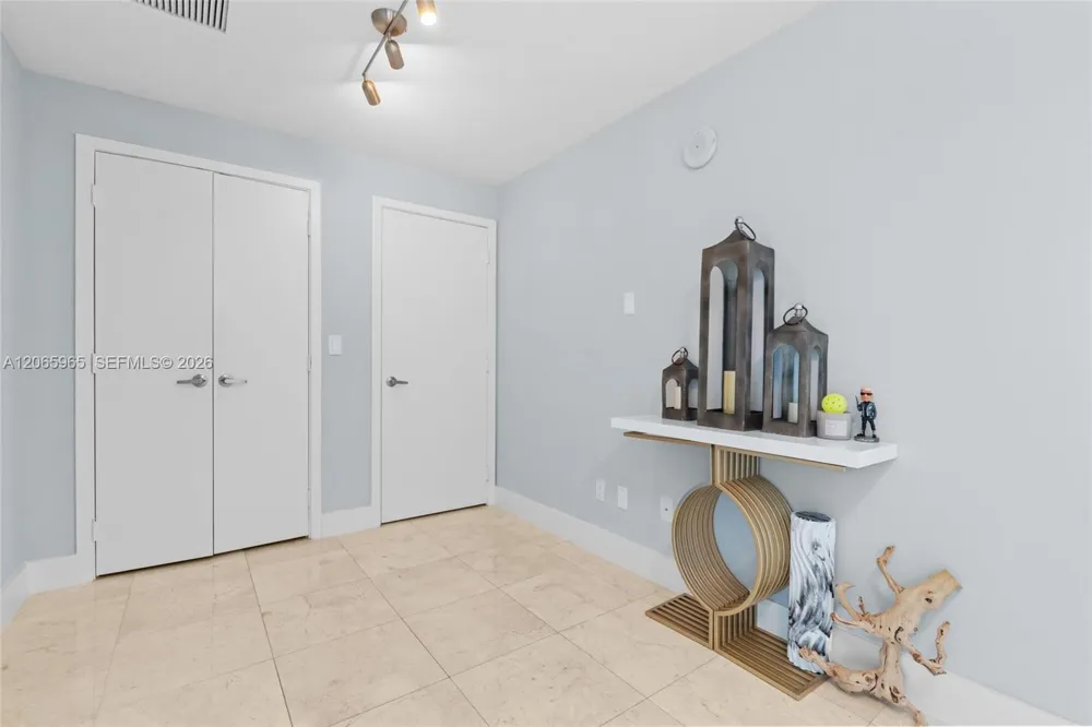 888 Biscayne Blvd #4203 Miami, FL 33132