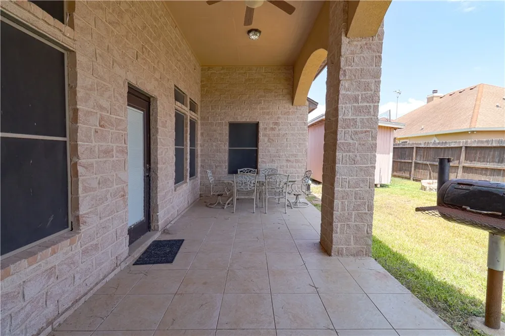 6842 Old Square Drive Corpus Christi, TX 78414