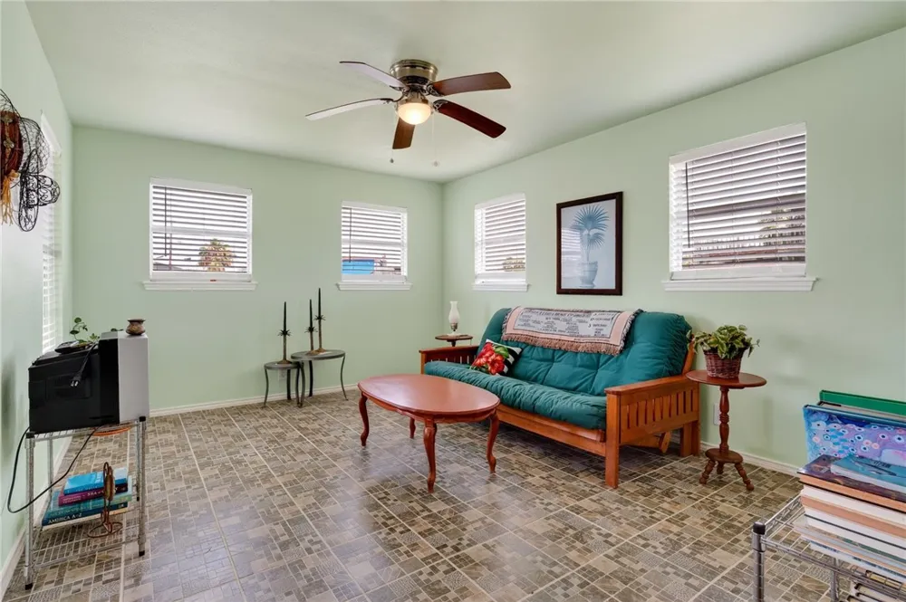 623 Woodhaven Ingleside, TX 78362