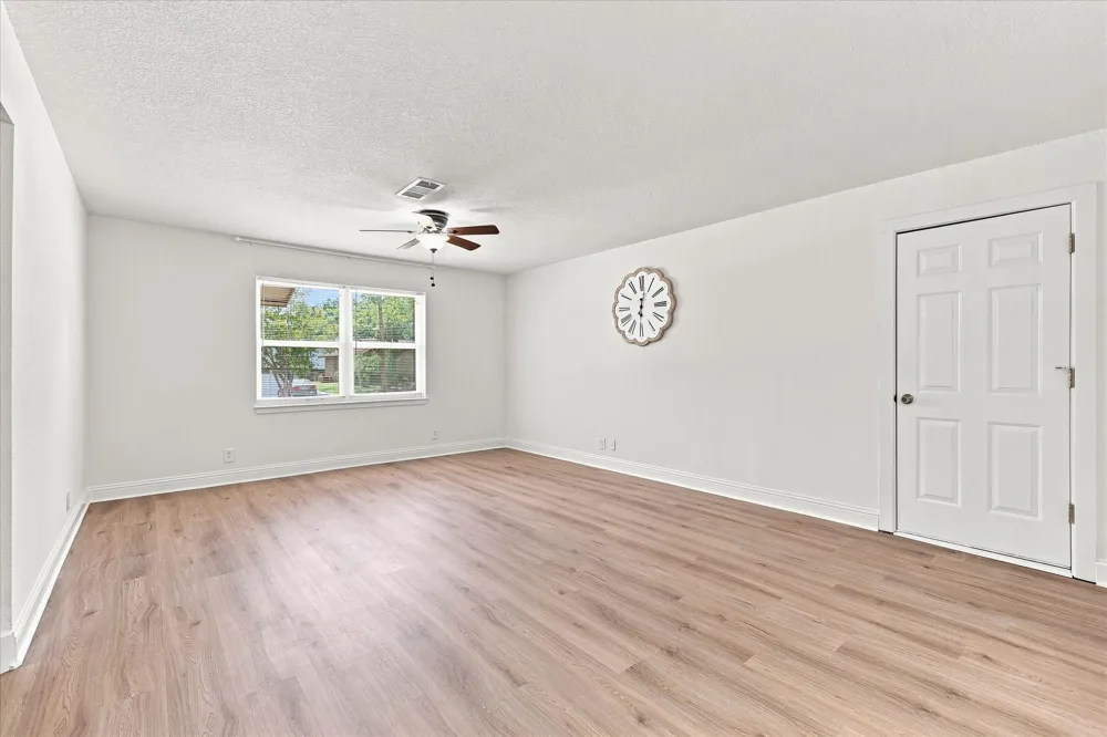 403 E Huitt Lane Euless, TX 76040