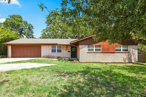 403 E Huitt Lane