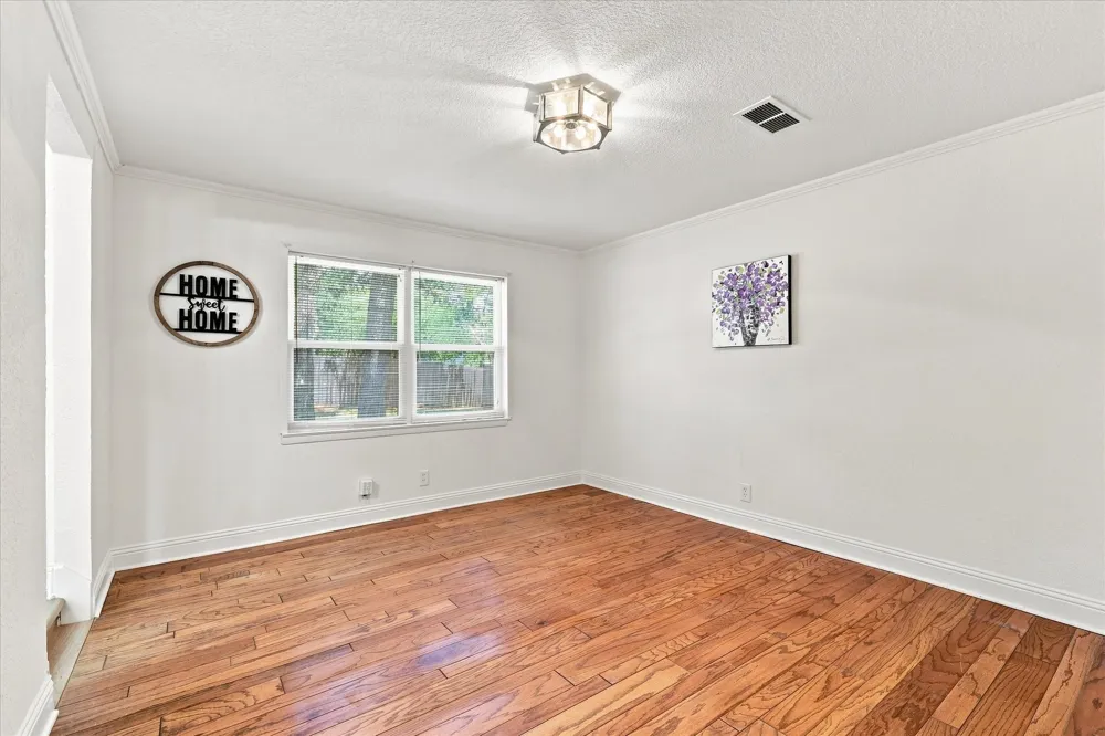 403 E Huitt Lane Euless, TX 76040