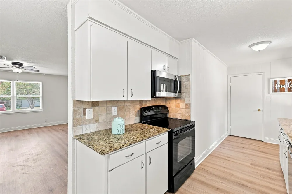 403 E Huitt Lane Euless, TX 76040