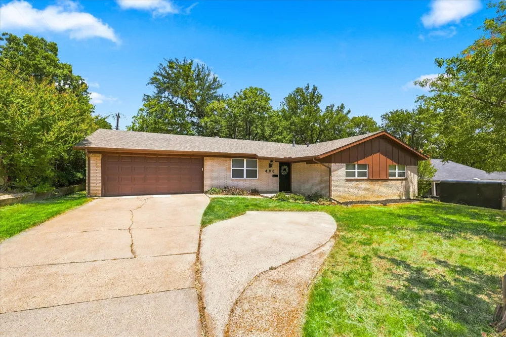 403 E Huitt Lane Euless, TX 76040