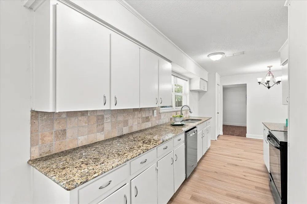 403 E Huitt Lane Euless, TX 76040