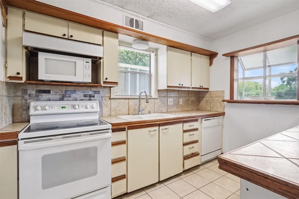322 Hillcroft Drive Weatherford, TX 76087