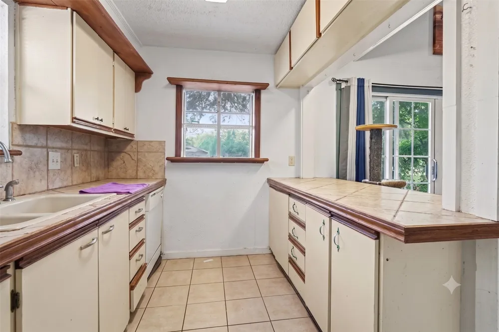 322 Hillcroft Drive Weatherford, TX 76087