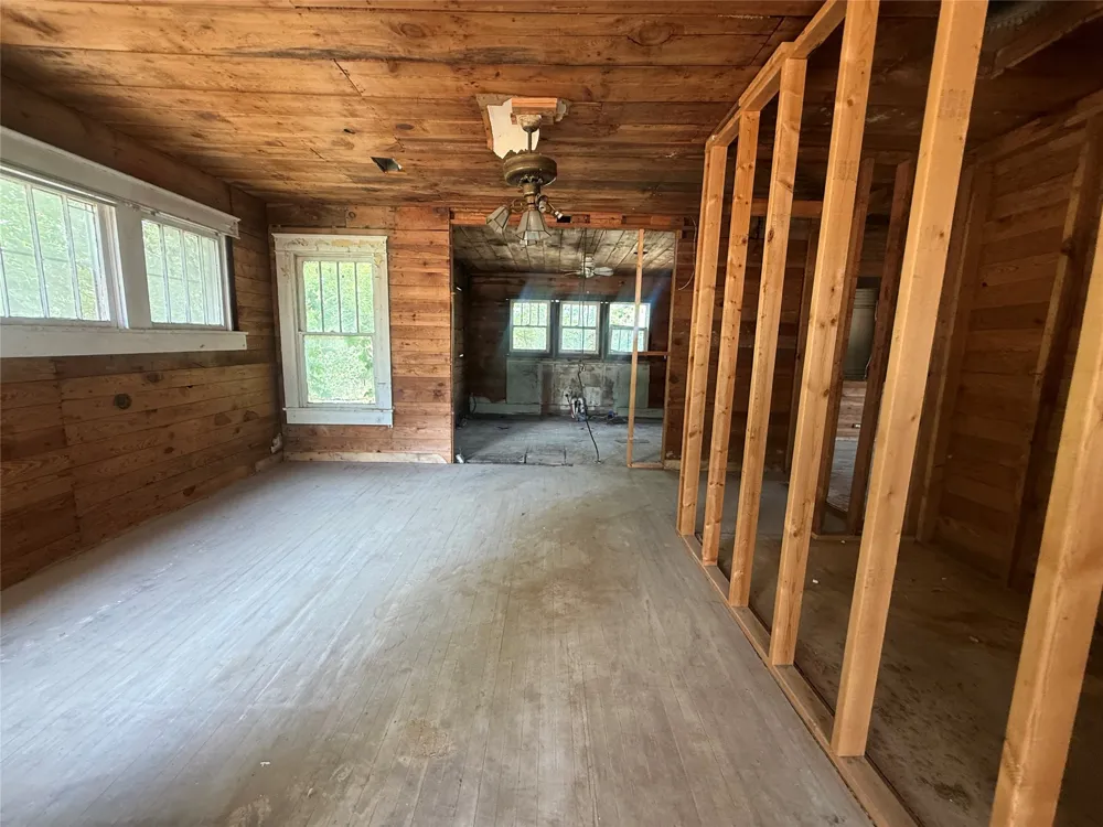 204 W Maple Street Whitewright, TX 75491