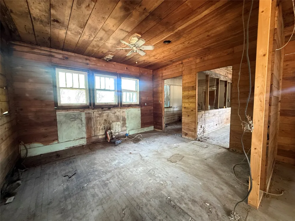 204 W Maple Street Whitewright, TX 75491