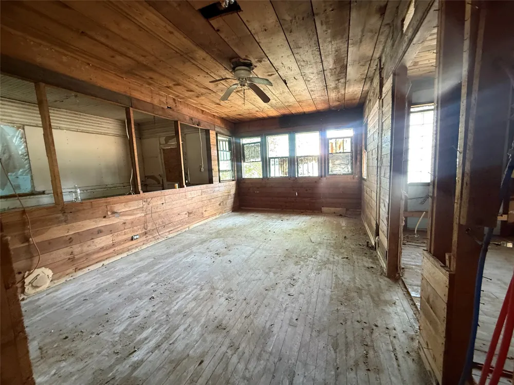 204 W Maple Street Whitewright, TX 75491