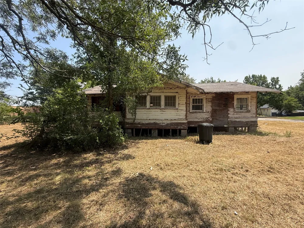 204 W Maple Street Whitewright, TX 75491