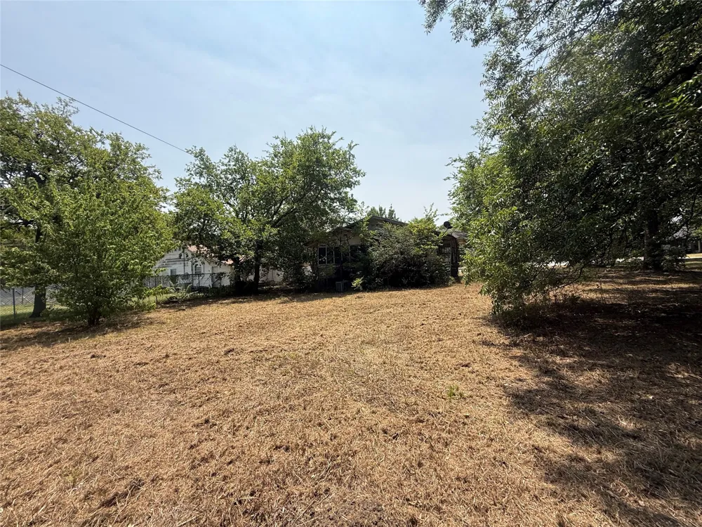 204 W Maple Street Whitewright, TX 75491