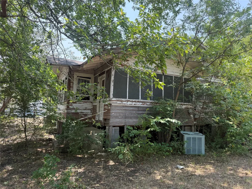 204 W Maple Street Whitewright, TX 75491