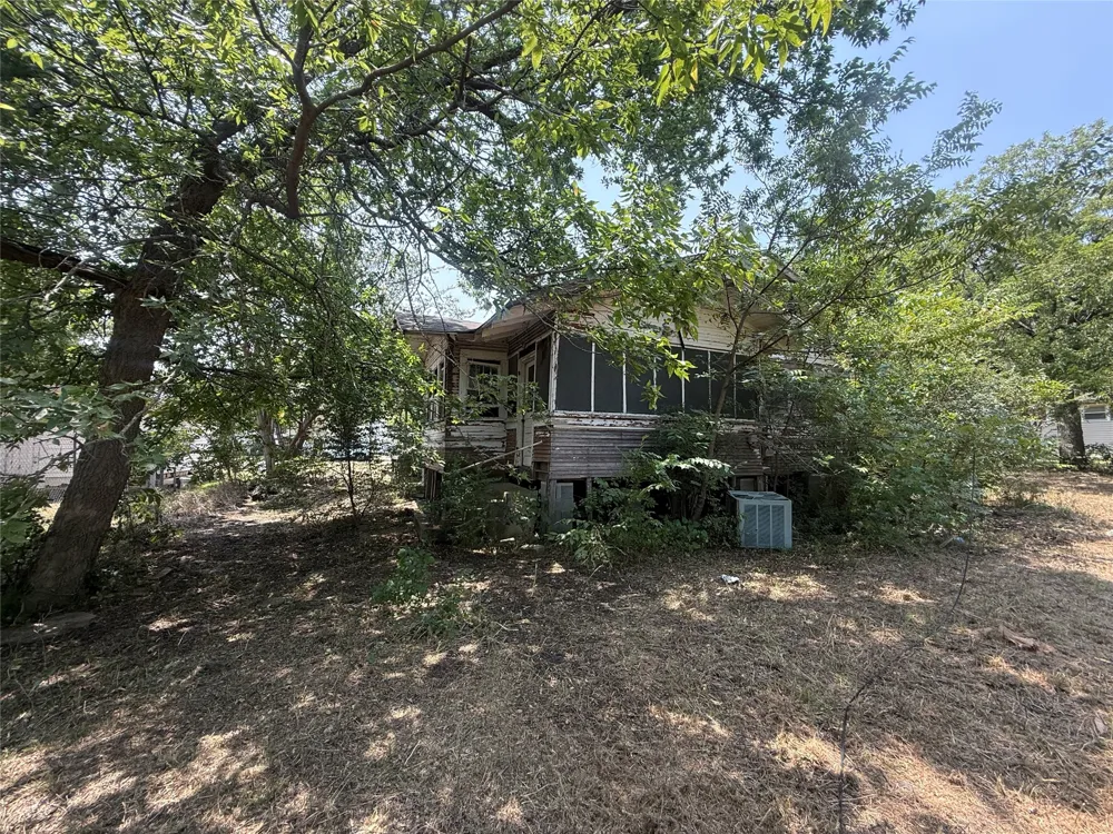 204 W Maple Street Whitewright, TX 75491