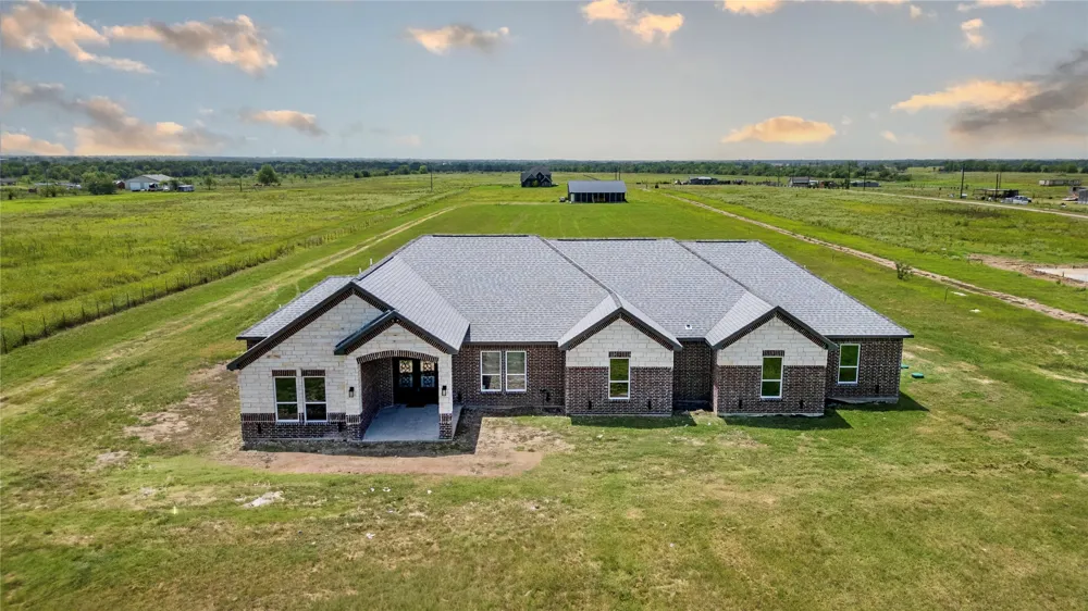809 Vz County Road 2623 Wills Point, TX 75169