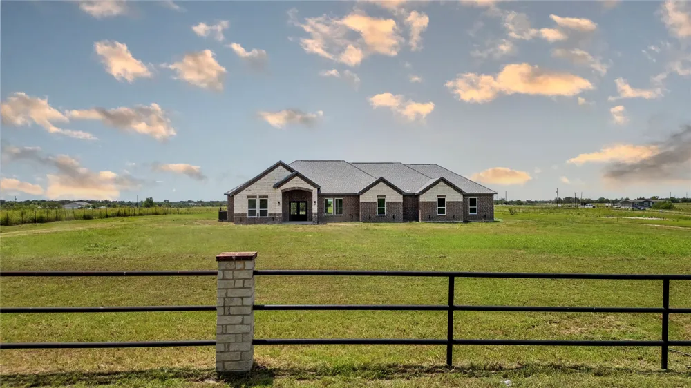 809 Vz County Road 2623 Wills Point, TX 75169