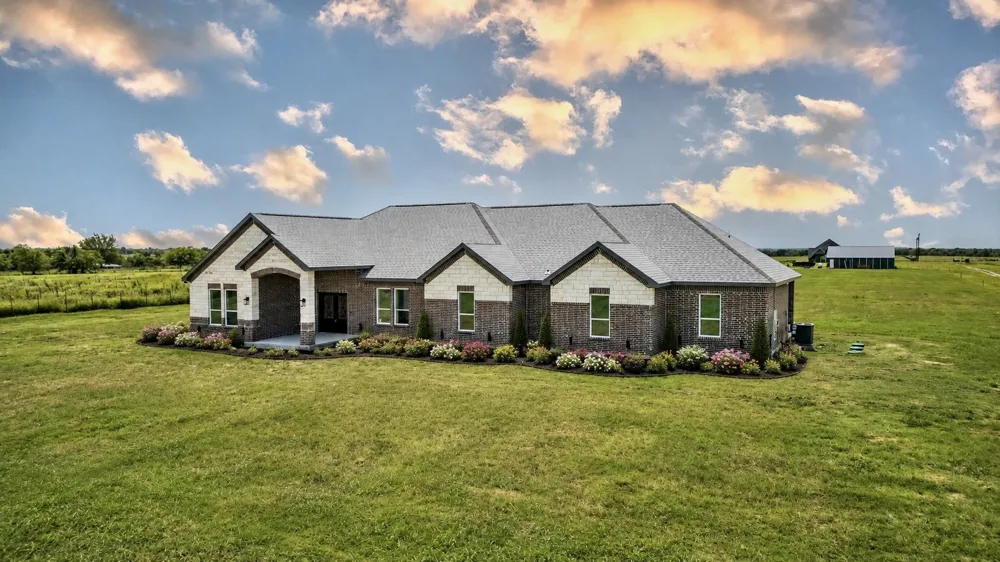 809 Vz County Road 2623 Wills Point, TX 75169
