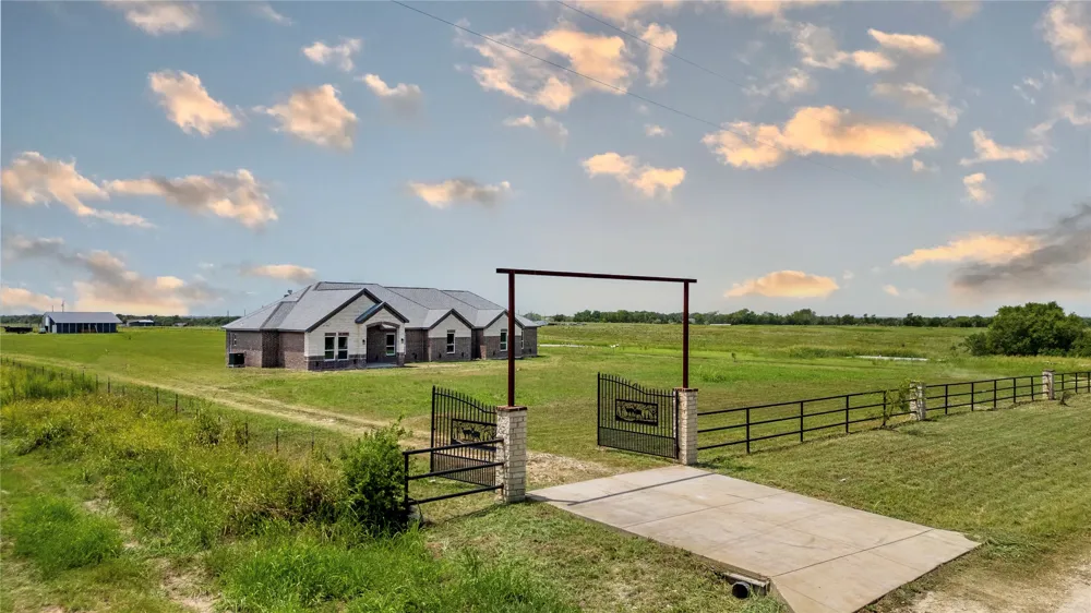809 Vz County Road 2623 Wills Point, TX 75169