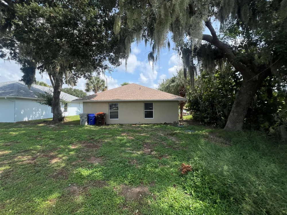 225 12th Street SW Vero Beach, FL 32962