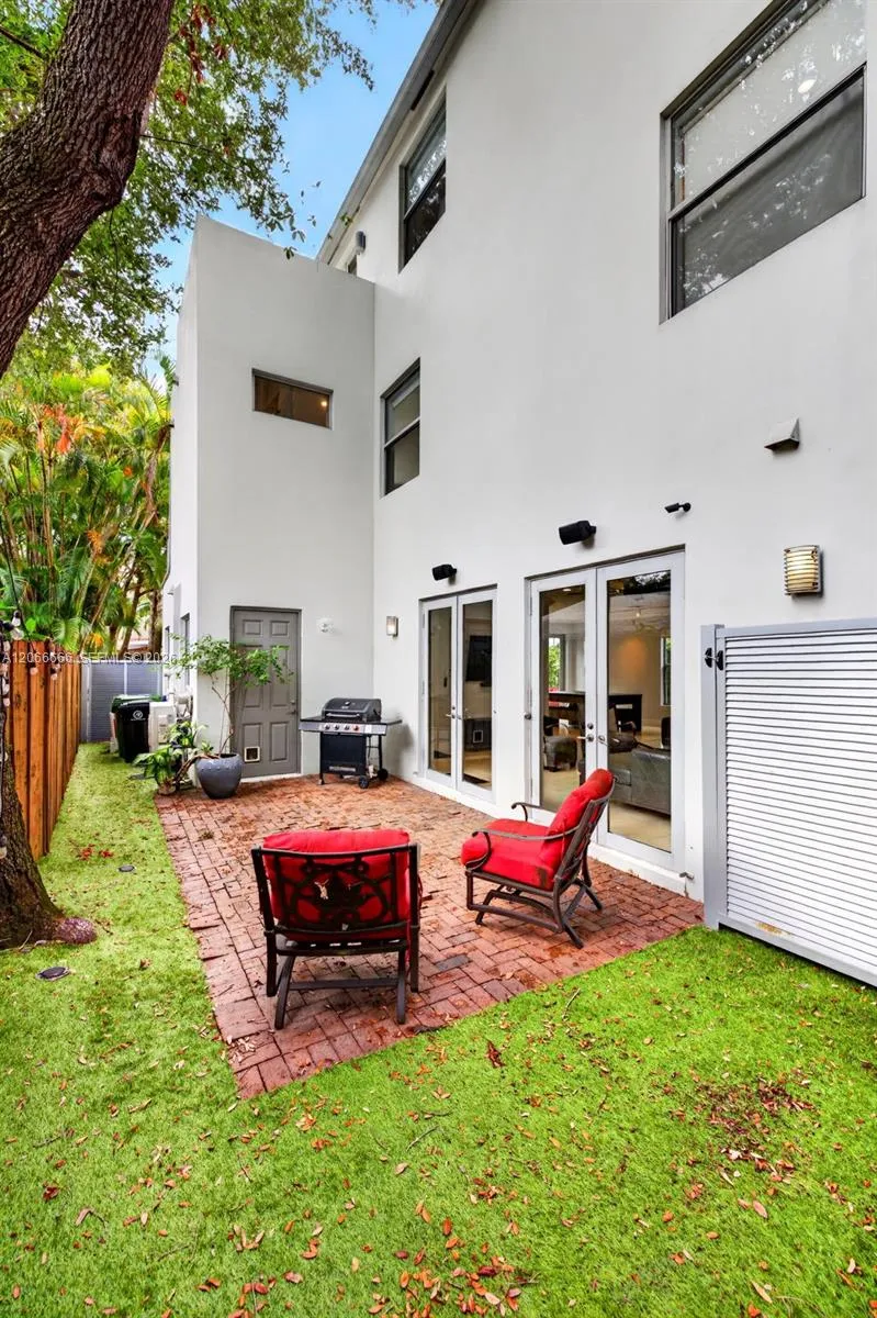 125 NE 16th Ter Fort Lauderdale, FL 33301