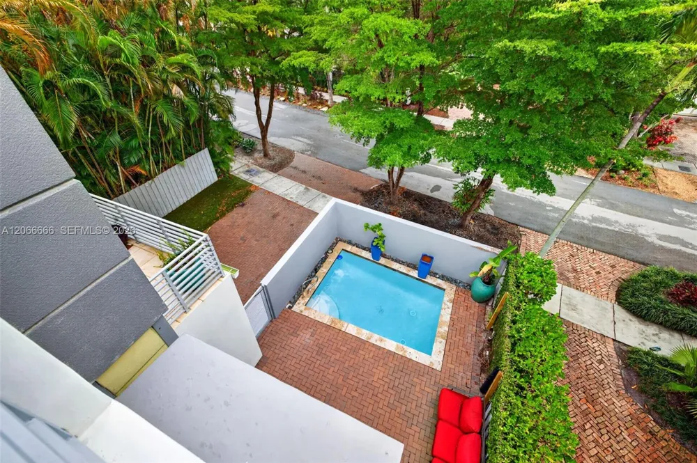 125 NE 16th Ter Fort Lauderdale, FL 33301