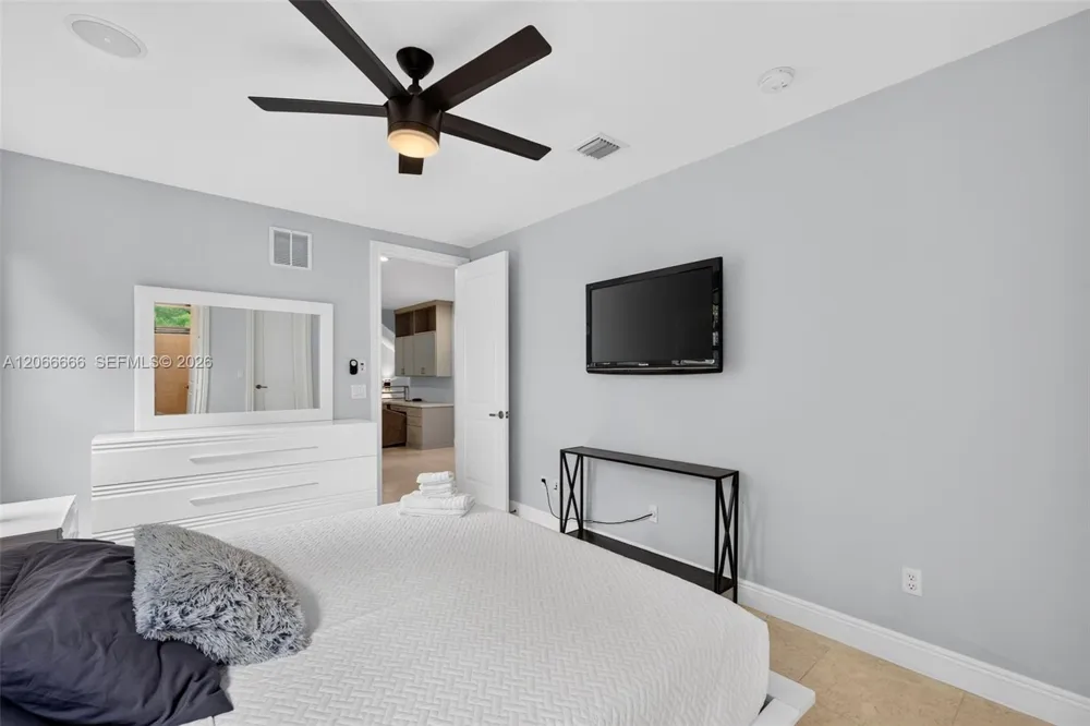 125 NE 16th Ter Fort Lauderdale, FL 33301