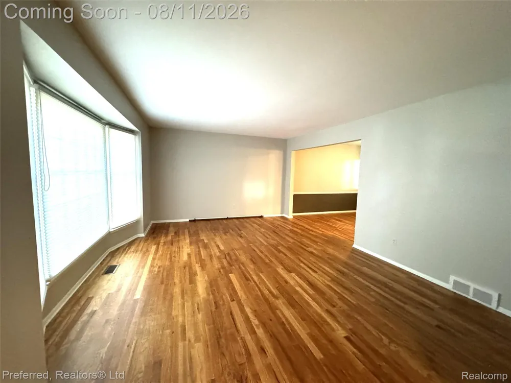 1684 Lexington Street Plymouth City, MI 48170