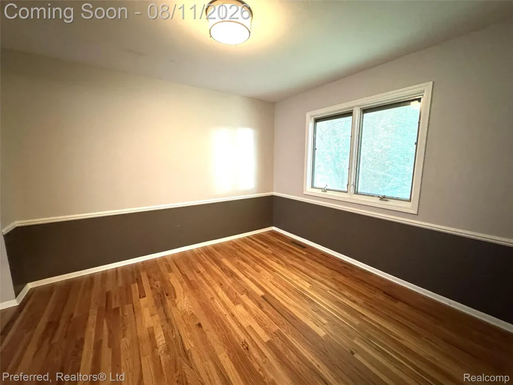 1684 Lexington Street Plymouth City, MI 48170