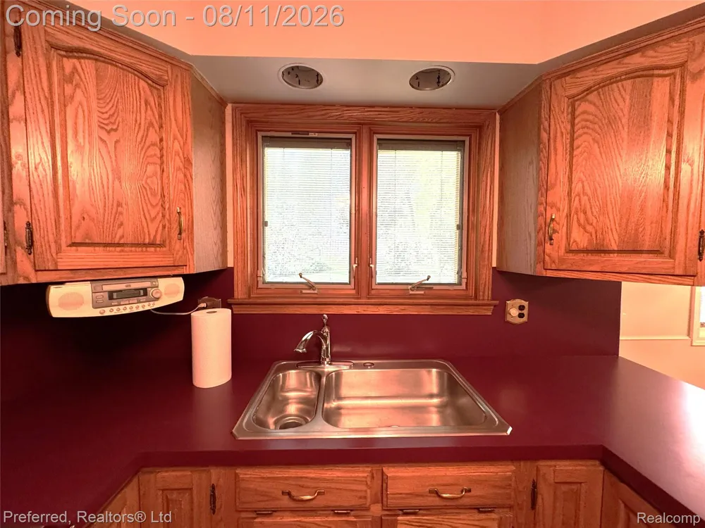 1684 Lexington Street Plymouth City, MI 48170