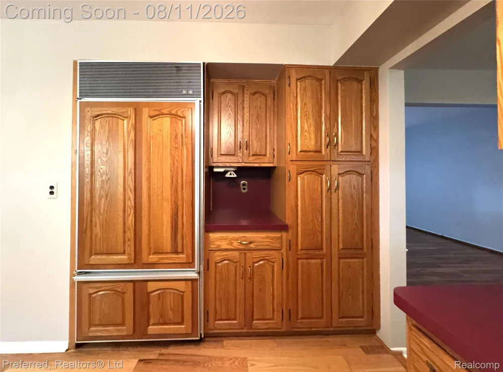 1684 Lexington Street Plymouth City, MI 48170